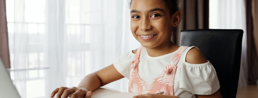 6 year old at home on a computer