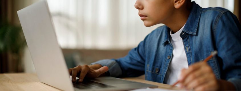 a child improving his reading online